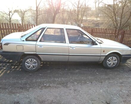 Серый Рено 21, объемом двигателя 1.7 л и пробегом 300 тыс. км за 1400 $, фото 1 на Automoto.ua