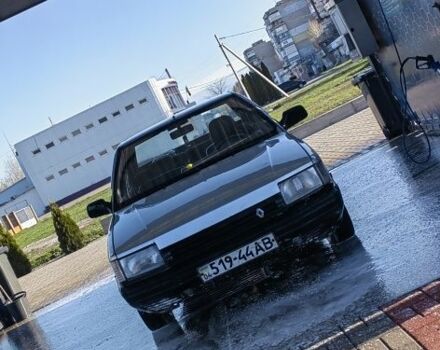 Сірий Рено 21, об'ємом двигуна 1.7 л та пробігом 70 тис. км за 23 $, фото 1 на Automoto.ua