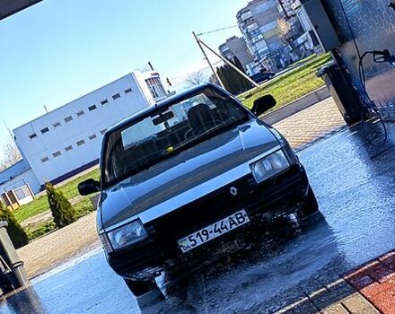 Серый Рено 21, объемом двигателя 1.7 л и пробегом 0 тыс. км за 450 $, фото 1 на Automoto.ua