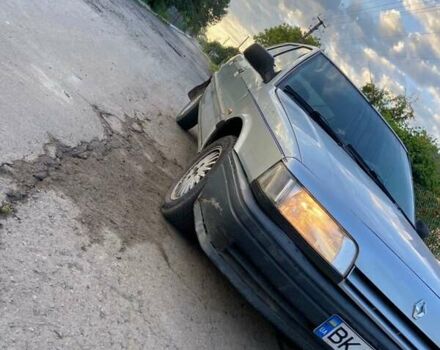 Серый Рено 21, объемом двигателя 1.72 л и пробегом 400 тыс. км за 650 $, фото 1 на Automoto.ua