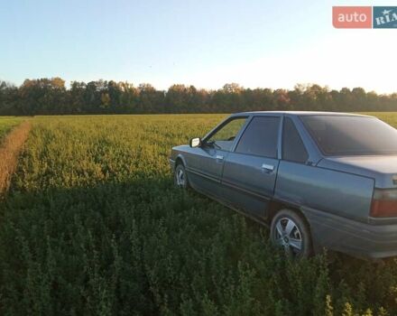 Синий Рено 21, объемом двигателя 1.7 л и пробегом 211 тыс. км за 1300 $, фото 2 на Automoto.ua