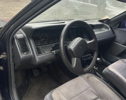 Синий Рено 21, объемом двигателя 1.8 л и пробегом 333 тыс. км за 550 $, фото 19 на Automoto.ua