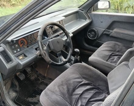 Синий Рено 21, объемом двигателя 2.2 л и пробегом 285 тыс. км за 992 $, фото 3 на Automoto.ua