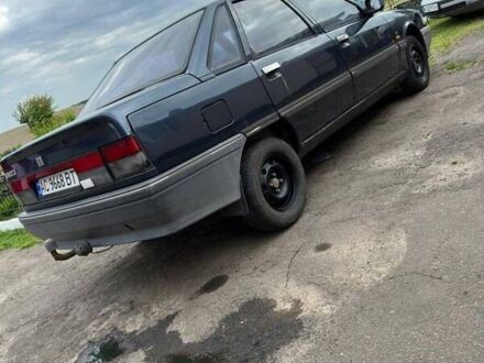 Рено 21 1989 у Луцьку на Automoto.ua Синій Рено 21, об'ємом двигуна 1.7 л та пробігом 235 тис. км за 650 $, фото 1 на Automoto.ua