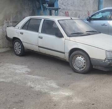 Белый Рено 25, объемом двигателя 2 л и пробегом 300 тыс. км за 700 $, фото 2 на Automoto.ua
