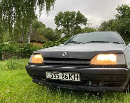 Белый Рено 25, объемом двигателя 2 л и пробегом 458 тыс. км за 858 $, фото 2 на Automoto.ua