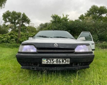 Белый Рено 25, объемом двигателя 2 л и пробегом 458 тыс. км за 858 $, фото 1 на Automoto.ua