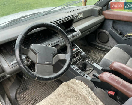 Белый Рено 25, объемом двигателя 2.2 л и пробегом 430 тыс. км за 750 $, фото 31 на Automoto.ua