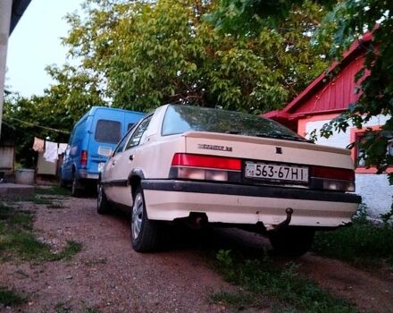 Белый Рено 25, объемом двигателя 2.2 л и пробегом 450 тыс. км за 710 $, фото 3 на Automoto.ua