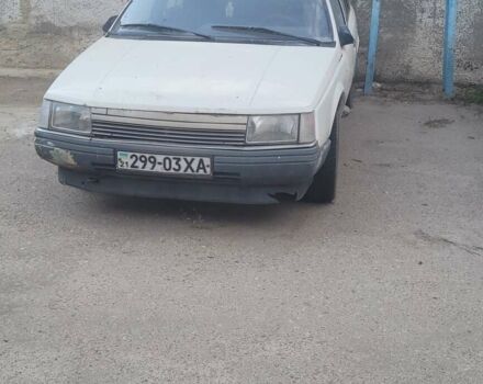 Белый Рено 25, объемом двигателя 2 л и пробегом 300 тыс. км за 700 $, фото 1 на Automoto.ua