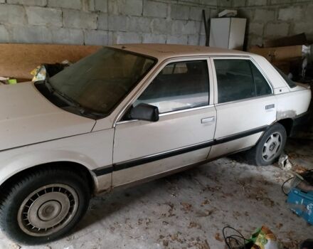 Белый Рено 25, объемом двигателя 2 л и пробегом 300 тыс. км за 827 $, фото 1 на Automoto.ua