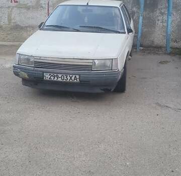 Белый Рено 25, объемом двигателя 2 л и пробегом 300 тыс. км за 700 $, фото 1 на Automoto.ua