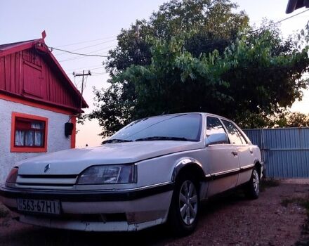 Белый Рено 25, объемом двигателя 2.2 л и пробегом 450 тыс. км за 710 $, фото 1 на Automoto.ua