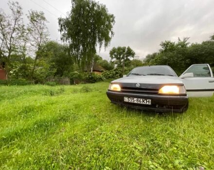 Белый Рено 25, объемом двигателя 2 л и пробегом 458 тыс. км за 858 $, фото 1 на Automoto.ua