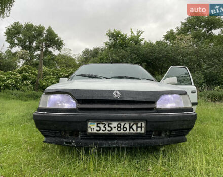 Белый Рено 25, объемом двигателя 2.2 л и пробегом 430 тыс. км за 750 $, фото 1 на Automoto.ua