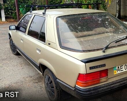 Бежевый Рено 25, объемом двигателя 2 л и пробегом 350 тыс. км за 1400 $, фото 2 на Automoto.ua