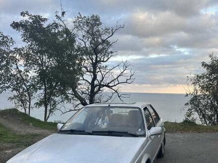 Рено 25 1985 в Одессе на Automoto.ua Серый Рено 25, объемом двигателя 2 л и пробегом 300 тыс. км за 1500 $, фото 1 на Automoto.ua