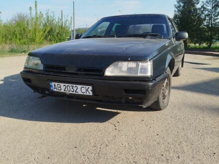 Рено 25 1989 у Изяслве на Automoto.ua Зелений Рено 25, об'ємом двигуна 2 л та пробігом 380 тис. км за 700 $, фото 1 на Automoto.ua