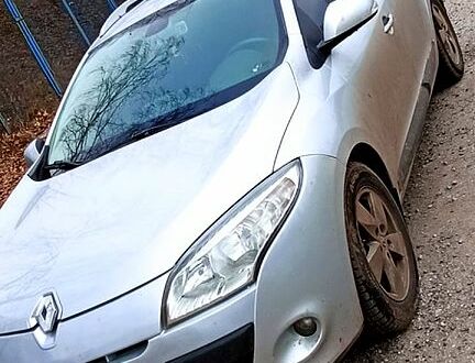 Серый Рено 3, объемом двигателя 1.5 л и пробегом 25300 тыс. км за 6500 $, фото 1 на Automoto.ua