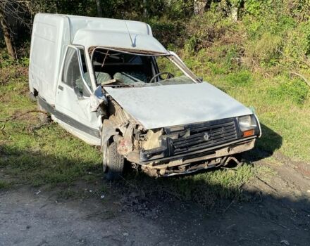 Белый Рено 4, объемом двигателя 1.1 л и пробегом 3 тыс. км за 450 $, фото 4 на Automoto.ua