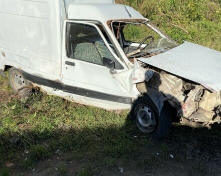 Белый Рено 4, объемом двигателя 1.1 л и пробегом 3 тыс. км за 450 $, фото 3 на Automoto.ua