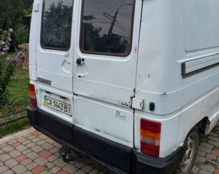 Белый Рено 4, объемом двигателя 2.1 л и пробегом 365 тыс. км за 1700 $, фото 1 на Automoto.ua