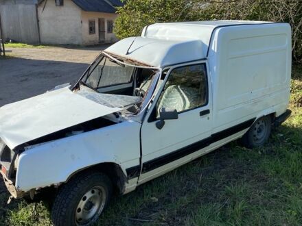 Белый Рено 4, объемом двигателя 1.1 л и пробегом 3 тыс. км за 450 $, фото 1 на Automoto.ua