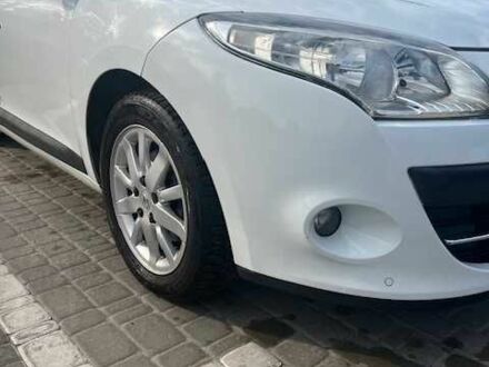 Білий Рено 4, об'ємом двигуна 2 л та пробігом 253 тис. км за 8000 $, фото 1 на Automoto.ua