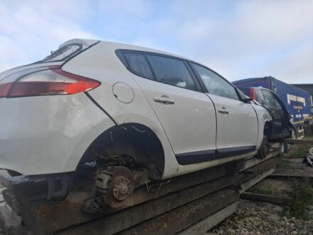Белый Рено 4, объемом двигателя 6 л и пробегом 250 тыс. км за 700 $, фото 1 на Automoto.ua