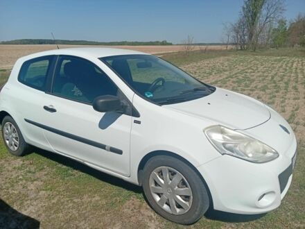 Білий Рено 4, об'ємом двигуна 1.1 л та пробігом 158 тис. км за 4003 $, фото 1 на Automoto.ua