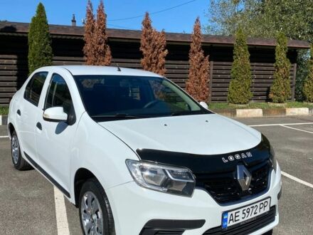Рено 4 2017 у Дергачах на Automoto.ua Білий Рено 4, об'ємом двигуна 1.1 л та пробігом 240 тис. км за 4499 $, фото 1 на Automoto.ua