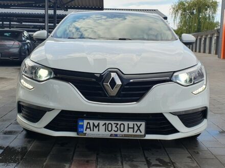 Рено 4 2019 у Житомирі на Automoto.ua Білий Рено 4, об'ємом двигуна 1.6 л та пробігом 129 тис. км за 11500 $, фото 1 на Automoto.ua