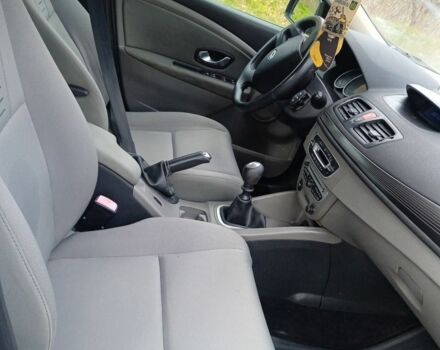 Рено 4 2009 в Немирове на Automoto.ua Бежевый Рено 4, объемом двигателя 1.6 л и пробегом 170 тыс. км за 5200 $, фото 3 на Automoto.ua