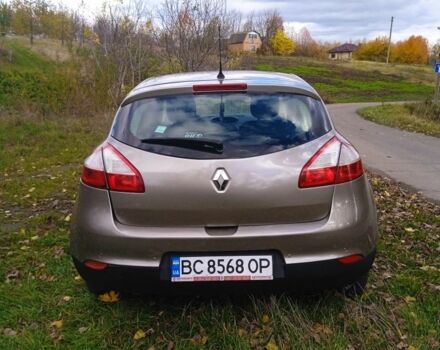 Рено 4 2009 в Немирове на Automoto.ua Бежевый Рено 4, объемом двигателя 1.6 л и пробегом 170 тыс. км за 5200 $, фото 2 на Automoto.ua