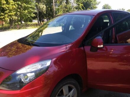 Рено 4 2010 у Богодухове на Automoto.ua Червоний Рено 4, об'ємом двигуна 1.6 л та пробігом 200 тис. км за 7500 $, фото 1 на Automoto.ua