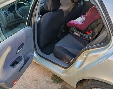 Рено 4 2003 в Николаеве на Automoto.ua Серый Рено 4, объемом двигателя 1.8 л и пробегом 270 тыс. км за 5000 $, фото 4 на Automoto.ua