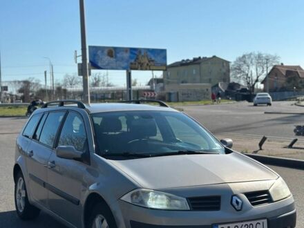 Рено 4 2004 у Одесі на Automoto.ua Сірий Рено 4, об'ємом двигуна 1.5 л та пробігом 111 тис. км за 2900 $, фото 1 на Automoto.ua