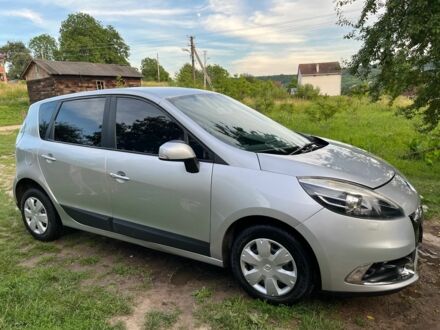 Рено 4 2012 в Львове на Automoto.ua Серый Рено 4, объемом двигателя 1.5 л и пробегом 180 тыс. км за 7000 $, фото 1 на Automoto.ua