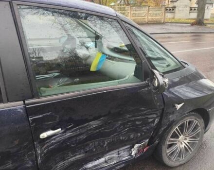 Синий Рено 4, объемом двигателя 2.2 л и пробегом 350 тыс. км за 2836 $, фото 4 на Automoto.ua