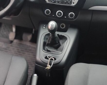 Белый Рено 5, объемом двигателя 1.5 л и пробегом 212 тыс. км за 7600 $, фото 7 на Automoto.ua