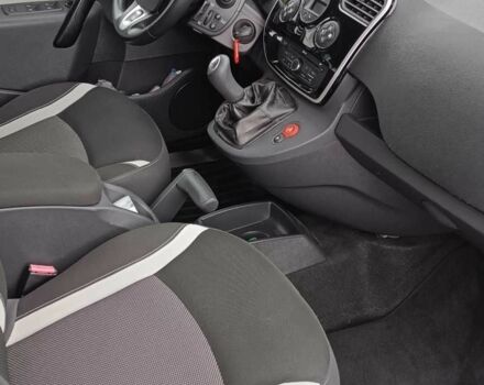 Белый Рено 5, объемом двигателя 1.5 л и пробегом 195 тыс. км за 9872 $, фото 3 на Automoto.ua