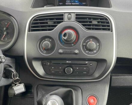 Белый Рено 5, объемом двигателя 1.5 л и пробегом 120 тыс. км за 13000 $, фото 13 на Automoto.ua