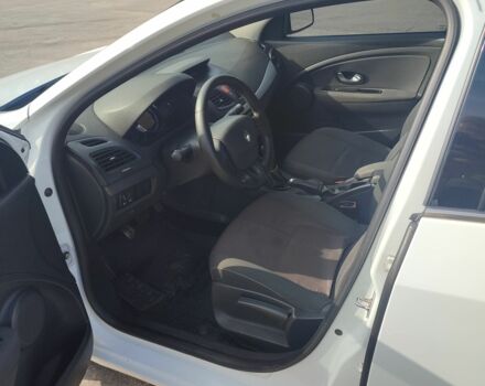 Белый Рено 5, объемом двигателя 1.5 л и пробегом 250 тыс. км за 6000 $, фото 4 на Automoto.ua