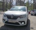 Белый Рено 5, объемом двигателя 1 л и пробегом 95 тыс. км за 7600 $, фото 1 на Automoto.ua