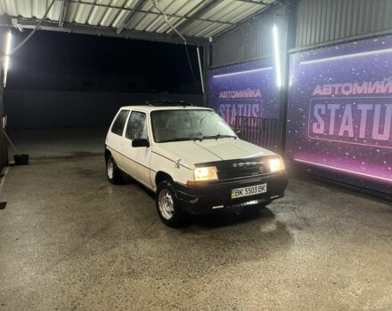 Белый Рено 5, объемом двигателя 0 л и пробегом 200 тыс. км за 649 $, фото 1 на Automoto.ua