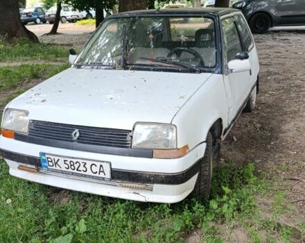 Белый Рено 5, объемом двигателя 1.1 л и пробегом 1000 тыс. км за 338 $, фото 1 на Automoto.ua