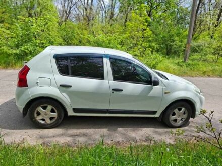 Белый Рено 5, объемом двигателя 0 л и пробегом 156 тыс. км за 5013 $, фото 1 на Automoto.ua