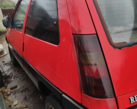 Красный Рено 5, объемом двигателя 1.4 л и пробегом 300 тыс. км за 300 $, фото 4 на Automoto.ua