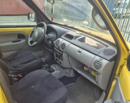 Желтый Рено 5, объемом двигателя 1.4 л и пробегом 350 тыс. км за 2700 $, фото 5 на Automoto.ua