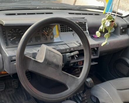 Серый Рено 5, объемом двигателя 1.4 л и пробегом 300 тыс. км за 1000 $, фото 7 на Automoto.ua